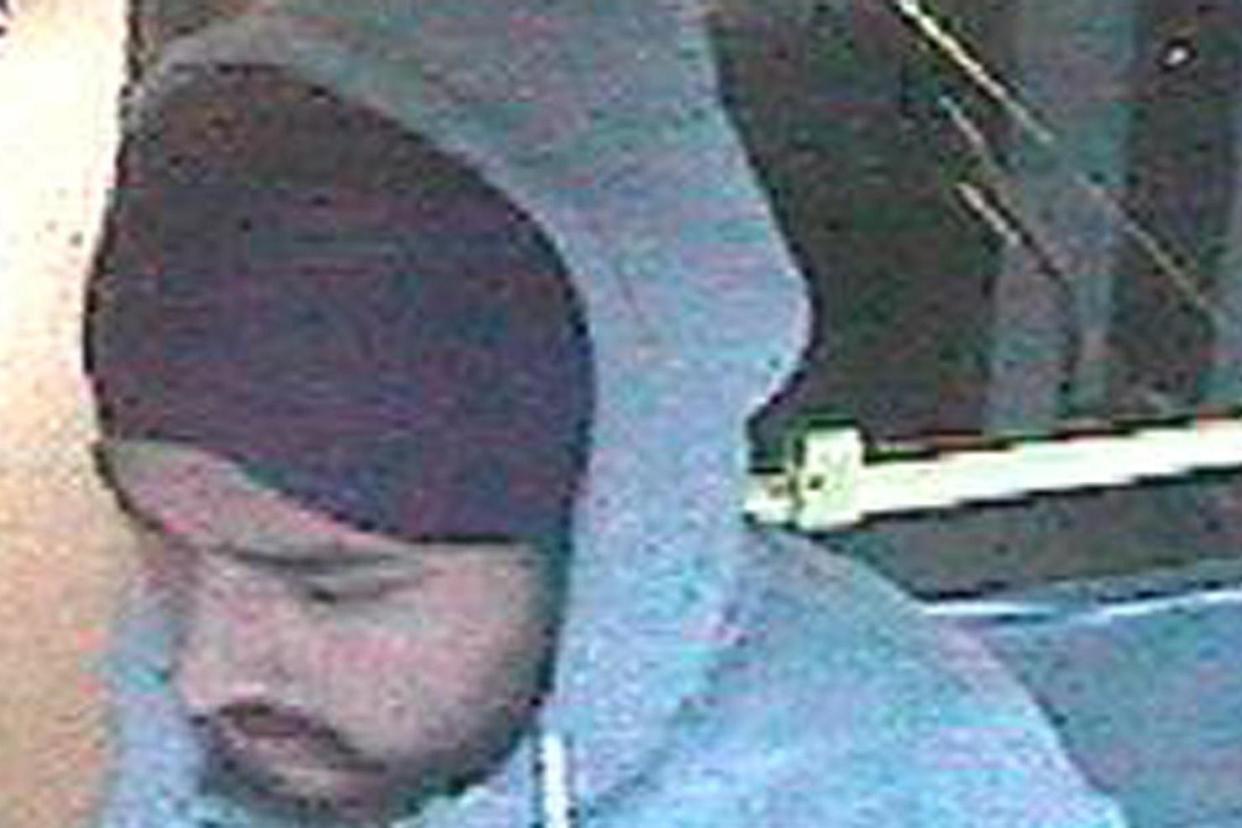 The man was wearing what was described as a "black turban" and "grubby baggy" clothes: Met Police