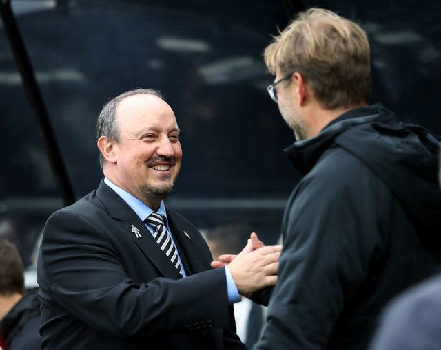 Rafael Benitez shakes hands with Jurgen Klopp