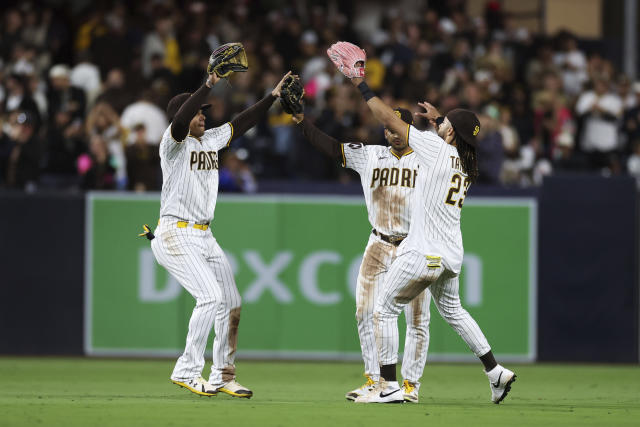 Gary Sánchez hits 3-run homer to lead San Diego Padres past