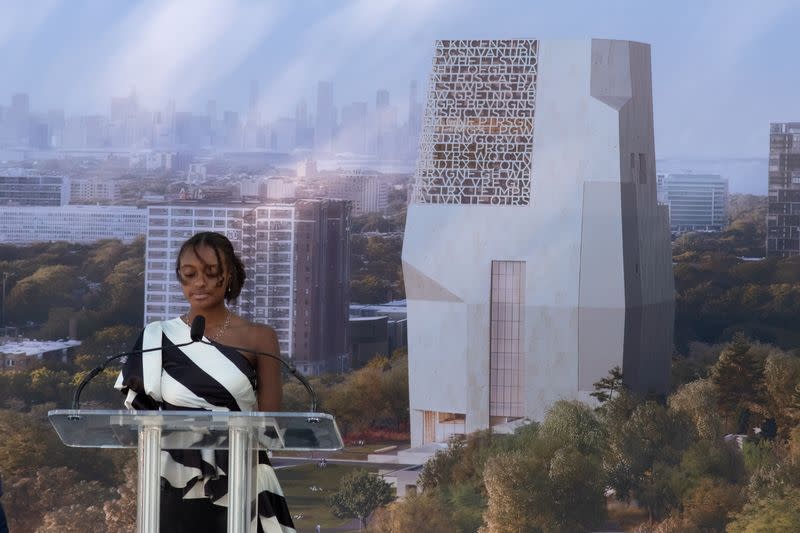 Groundbreaking ceremony for Obama presidential center in Chicago