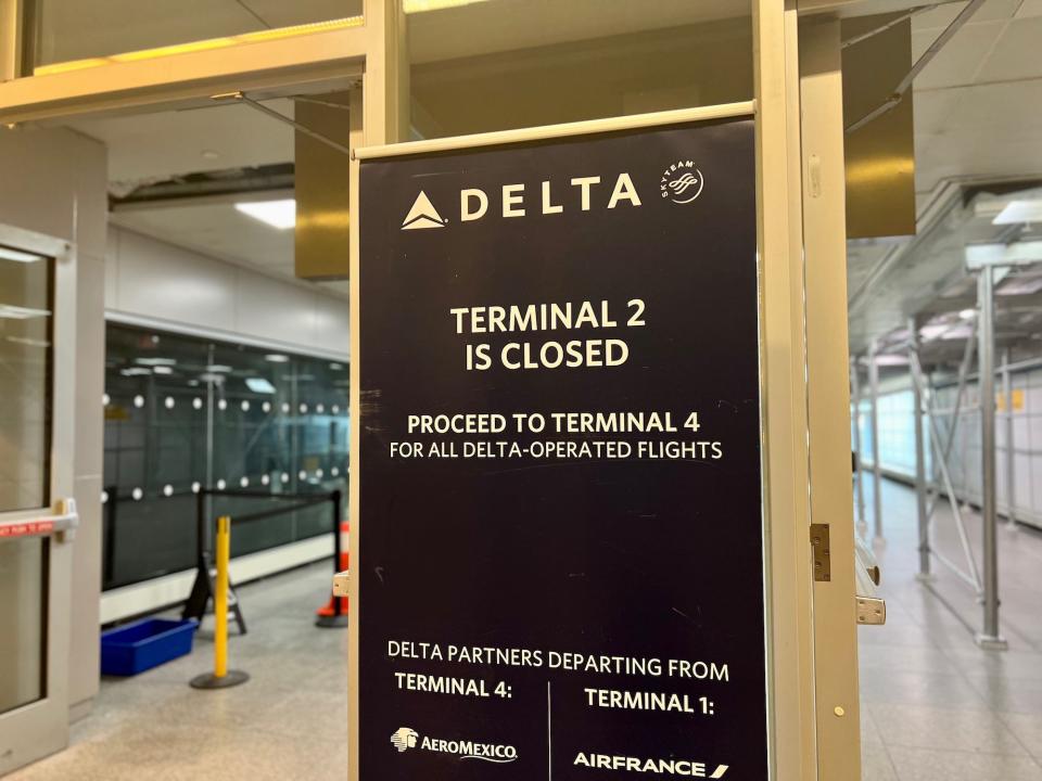 Delta sign at JFK that says Terminal 2 is closed and to proceed to Terminal 4.