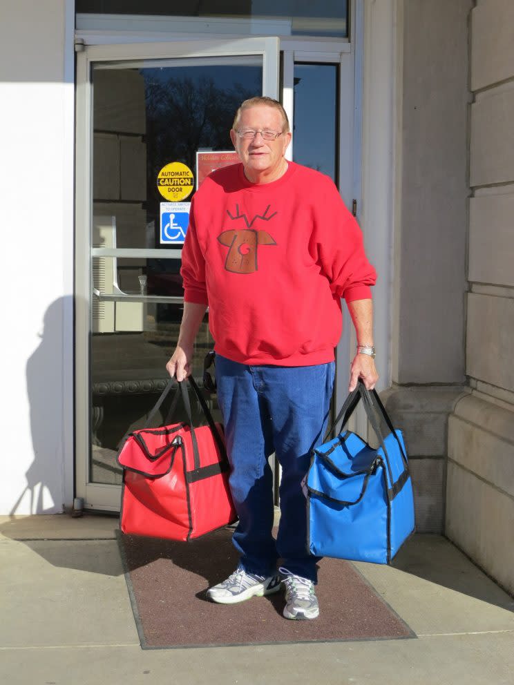 Peewee Maring, a volunteer, prepares to deliver warm food to senior citizens in Salina, Kan. (Photo: Saline County Commission on Aging)