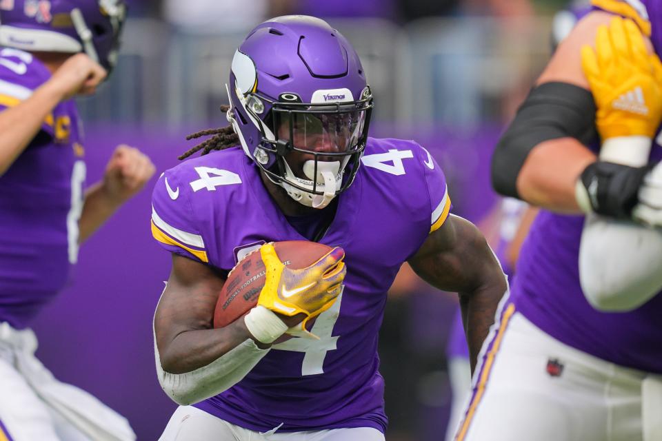 Minnesota Vikings running back Dalvin Cook runs with the ball against the Green Bay Packers during the 2022 season at U.S. Bank Stadium.