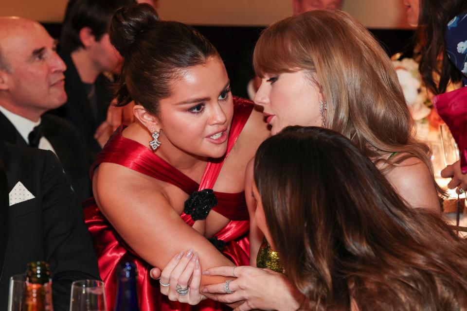 selena gomez and taylor swift at the golden globes