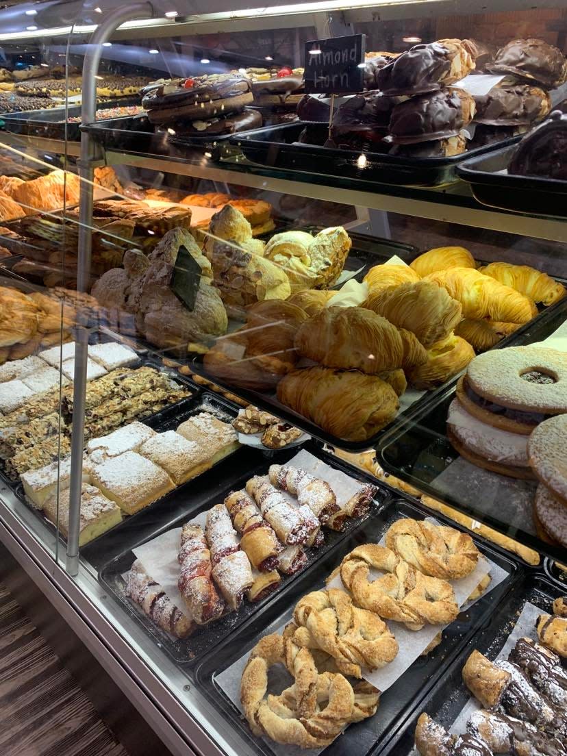 Named after the iconic Italian movie, La Dolce Vita bakery offers a variety of freshly baked Italian treats, from cookies to cannoli to lobster tails to sfogliatelle to individual cake slices. For lunch, enjoy a freshly made pasta salad or panini. And don't leave without an espresso.