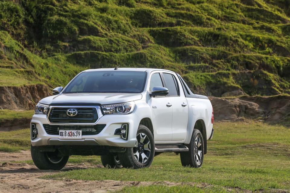 新引進的 Toyota Hilux 採單一車型設定，售價為新台幣 136 萬元。