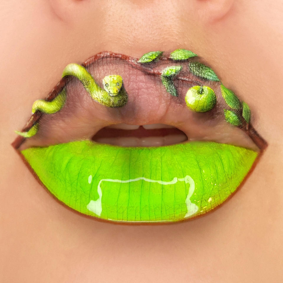 Tutushka's lipstick artwork featuring a snake. (Photo: Tutushka Matviienko/Caters News)