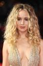 <p>When Jennifer Lawrence takes unruly curls rocking down the red carpet you know it's officially a thing. Mixing things up from her super sleek straight hair at the Baftas, J-Law went au naturel with a curly, tousled look for last night's Red Sparrow premiere.</p>