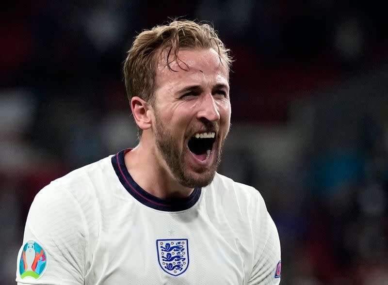 Harry Kane celebra tras anotar el gol del triunfo de Inglaterra sobre Dinamarca en semifinales de la Eurocopa