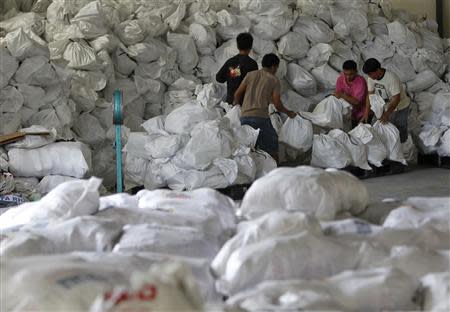 Volunteers load food rations on a cart in a warehouse in Pasay city, metro Manila September 17, 2013, which are to be transferred to a Philippine Navy ship bound for conflict-torn Zamboanga city in southern Philippines. REUTERS/Romeo Ranoco