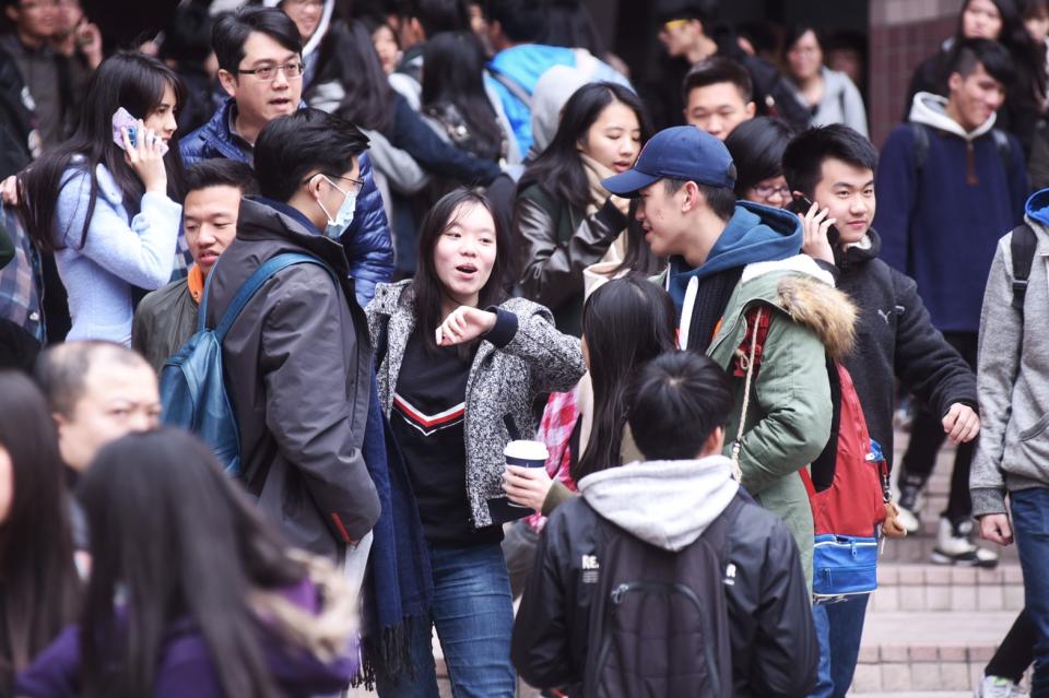 大學學測個人申請第一階段篩選結果於今（27）日早上九時公布，考生輸入專用密碼、學測應試號碼或身分證字號即可查榜，通過第一階段篩選的學生即可進入第二階段甄選。（圖／NOWnews資料照）