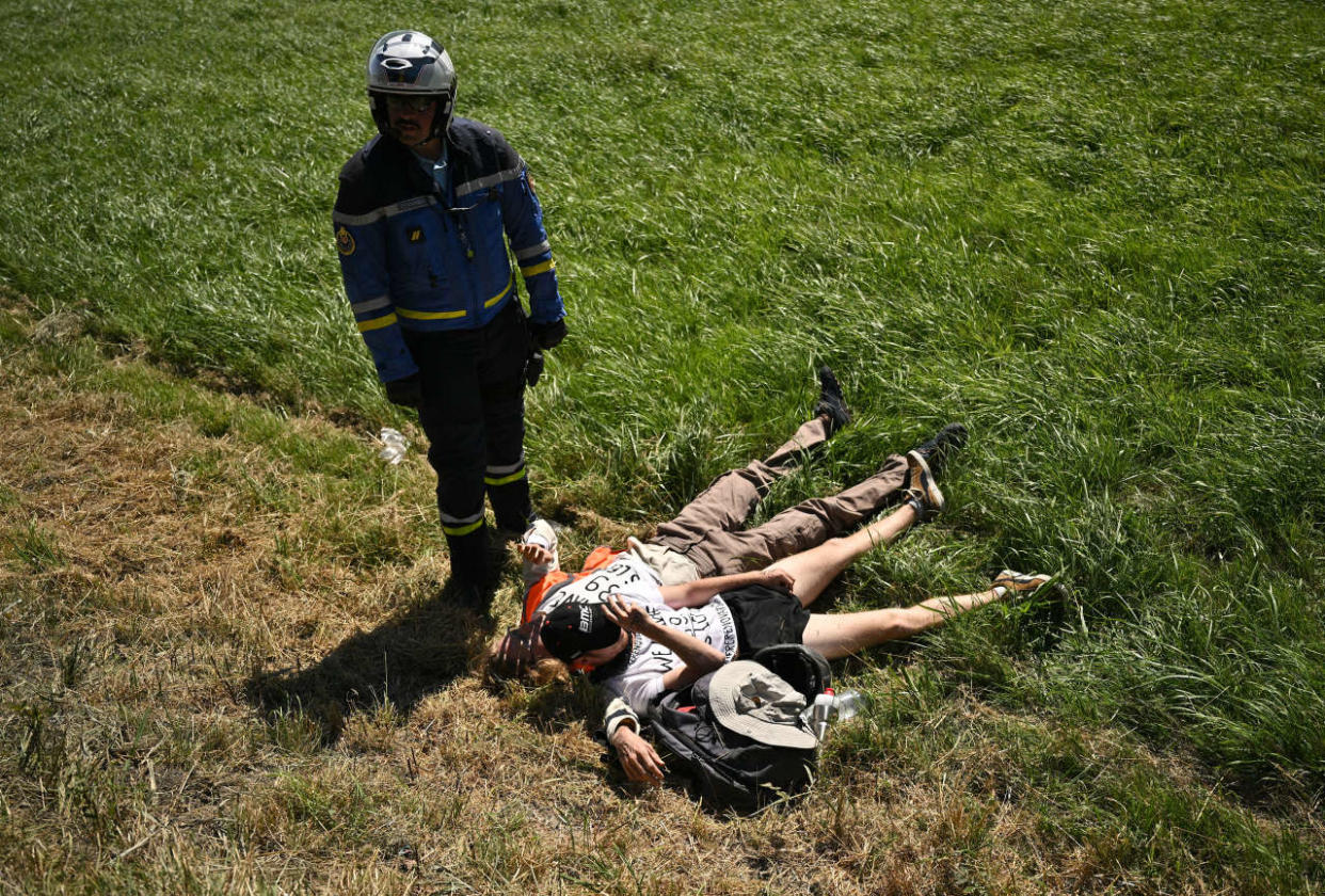 French gendarmes remove environmental protestors of the movement 