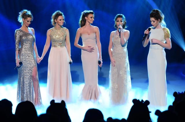 Nicola Roberts, Nadine Coyle, Kimberley Walsh, Cheryl and Sarah Harding of Girls Aloud