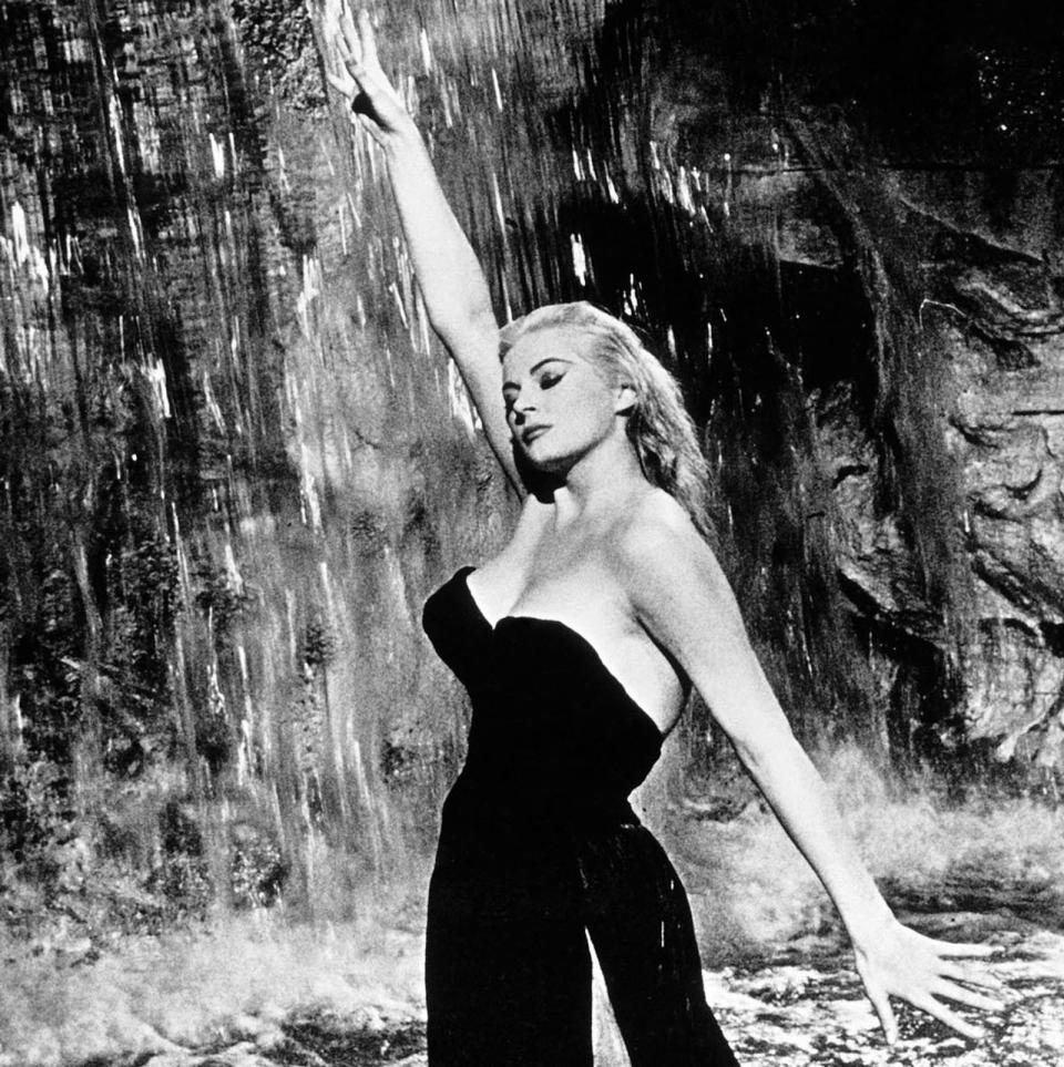 Anita Ekbergs Bad in der Fontana di Trevi gehört zu den bekanntesten Szenen der Filmgeschichte und "La Dolce Vita", zu Deutsch: "Das süße Leben", zu den berühmtesten Siegern der Goldenen Palme in Cannes. Die vermeintlich frivole Szene ließ die "Zeitung des Vatikans" wettern, Regisseur Federico Fellini würde die vatikanische Würde verletzen. (Bild: ZDF / Gray-Oefram Film)