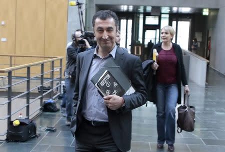 Leader of the German Green Party Cem Ozdemir leaves the venue after the second day of the exploratory talks with CDU/CSU about forming a new coalition government in Berlin, Germany, October 19, 2017. REUTERS/Axel Schmidt