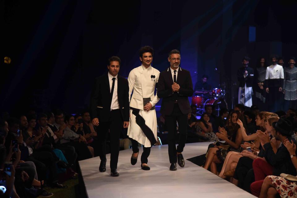 Bollywood meets fashion at 'Van Heusen and GQ Fashion Nights 2016' finale