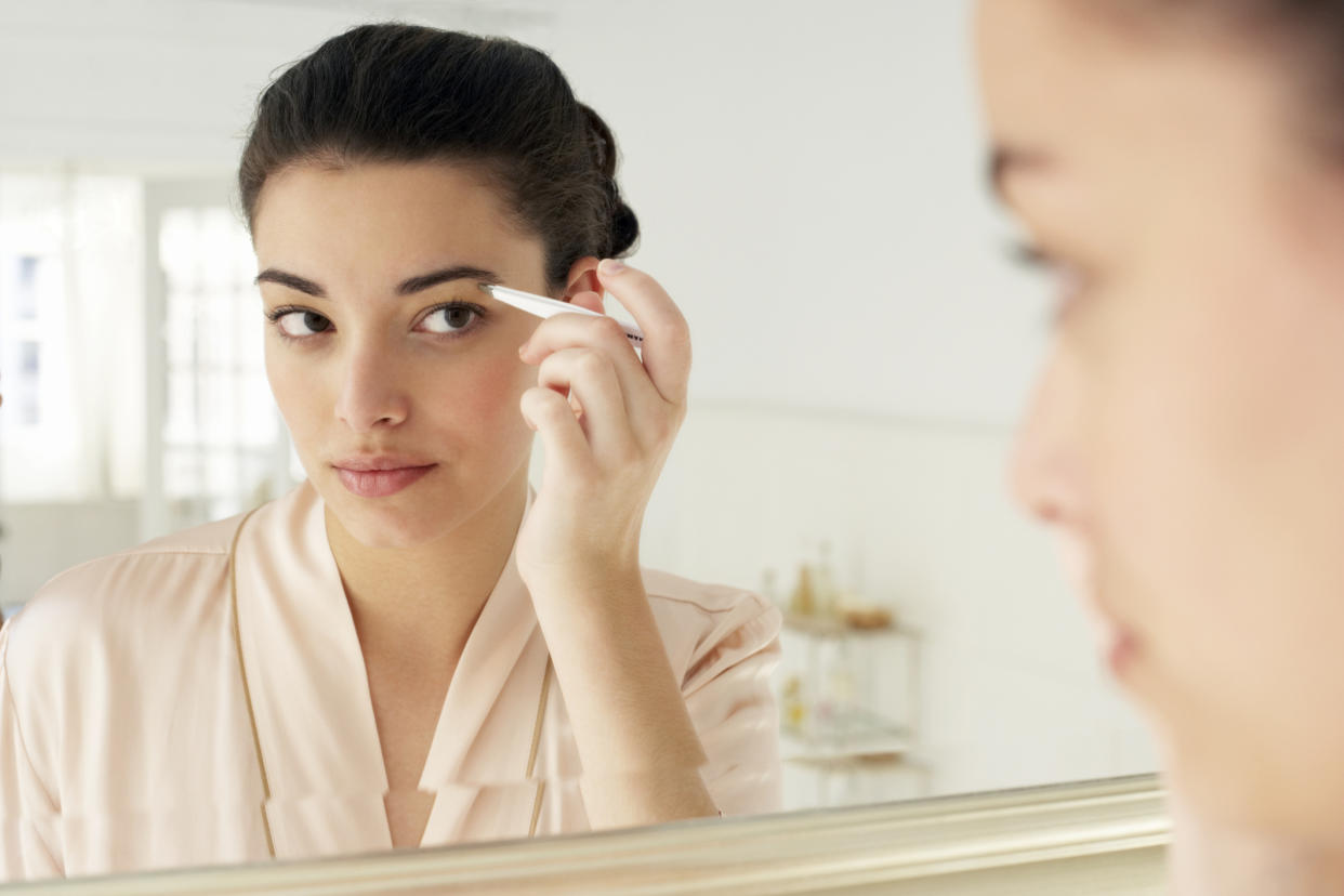 Ein Augenbrauen-Beauty-Unternehmen machte sich mit einem schlechten Scherz bei seinen Kunden unbeliebt. (Symbolbild: Getty Images)