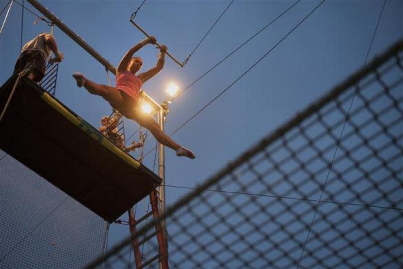 Manhattan trapeze