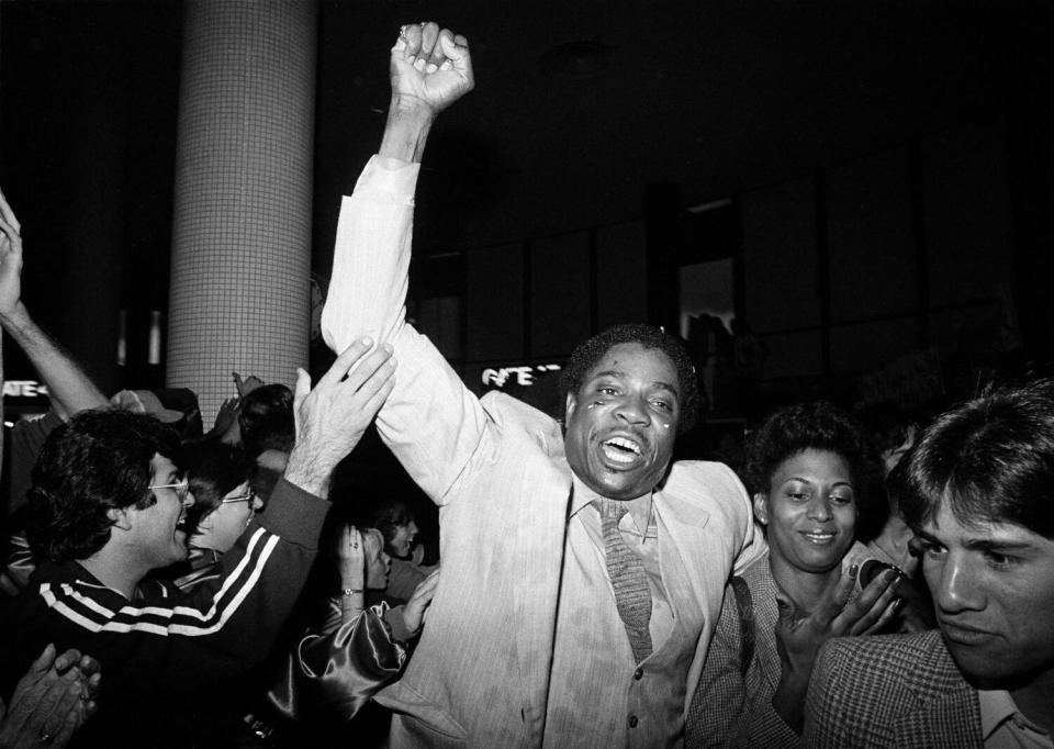 Dusty Baker makes his way through the fans who greeted the Dodgers at LAX after they returned from New York on October 29, 1981.