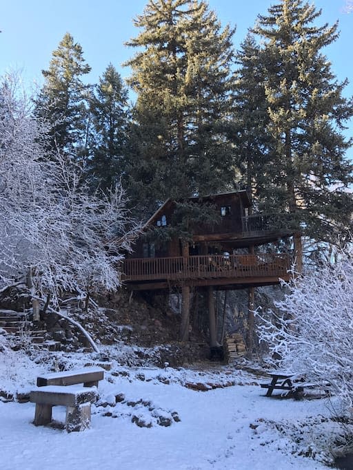 10) Rocky Mountain Treehouse