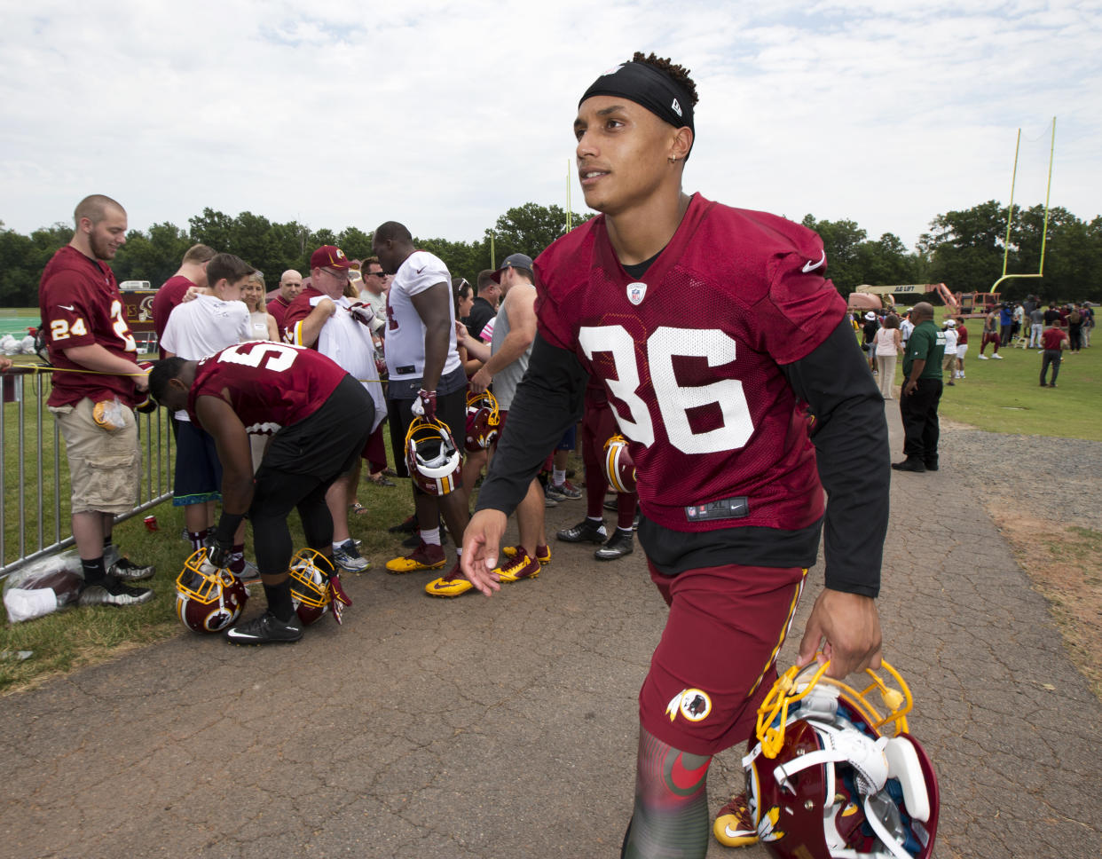 Washington Redskins' safety Su'a Cravens reportedly had to be talked out of retirement. (AP)