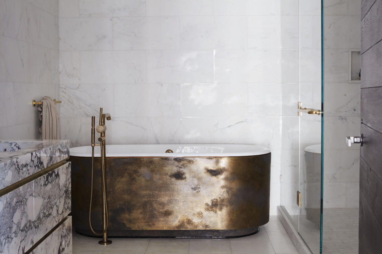  A bathroom with glimmering hardware. 