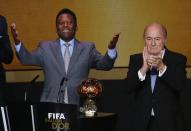 Pele acknowledges the crowd after being awarded the FIFA honorary award beside FIFA President Sepp Blatter during the FIFA Ballon d'Or 2013 soccer awards ceremony in Zurich January 13, 2014. REUTERS/Arnd Wiegmann (SWITZERLAND - Tags: SPORT SOCCER)