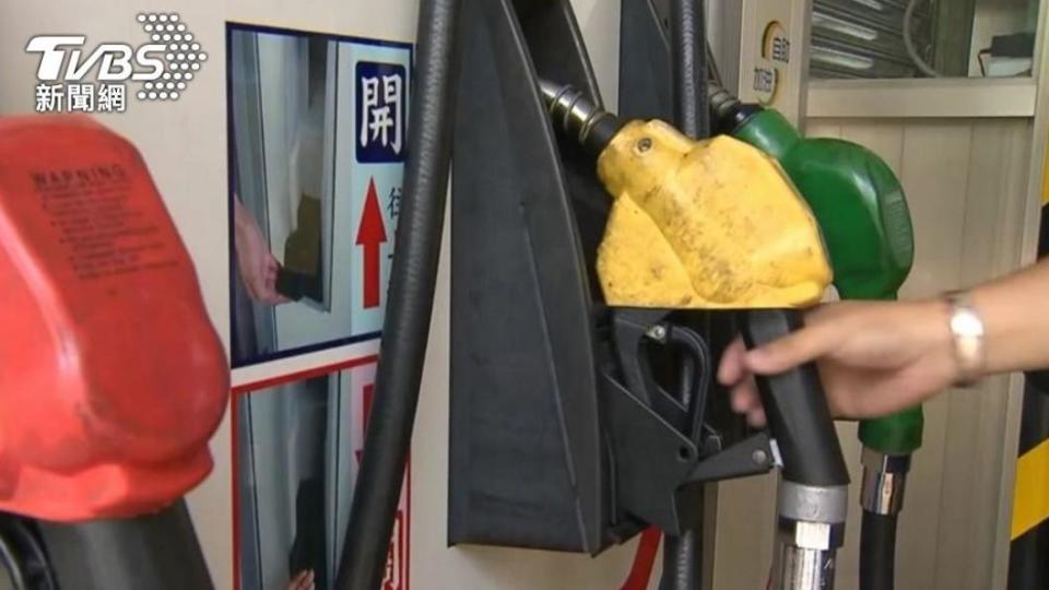汽、柴油價格明天凌晨起各調降0.1元。（圖／TVBS）