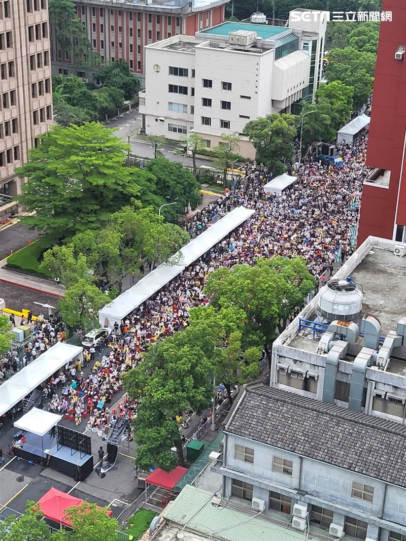 反藍白國會擴權，立法院外人潮（圖／記者高逸帆攝影）