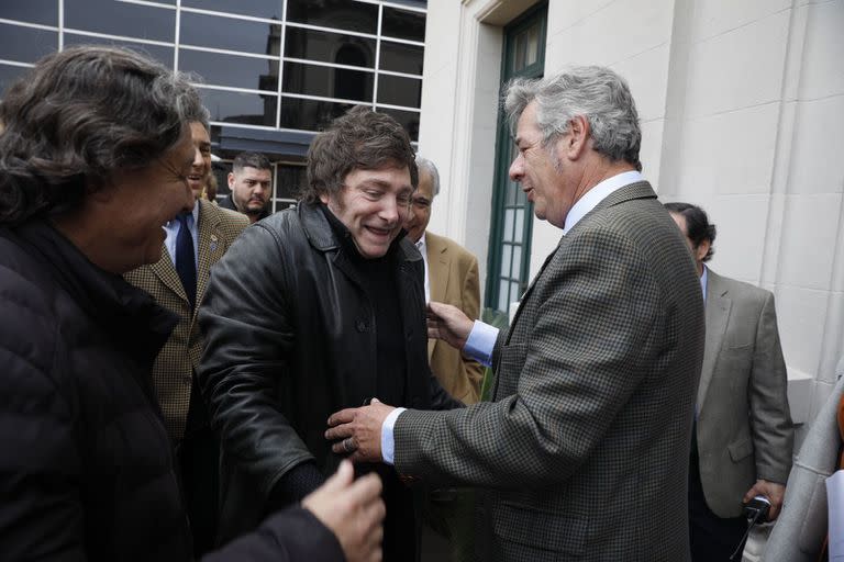 El diputado Javier Milei saludó al presidente de la Rural, Nicolás Pino