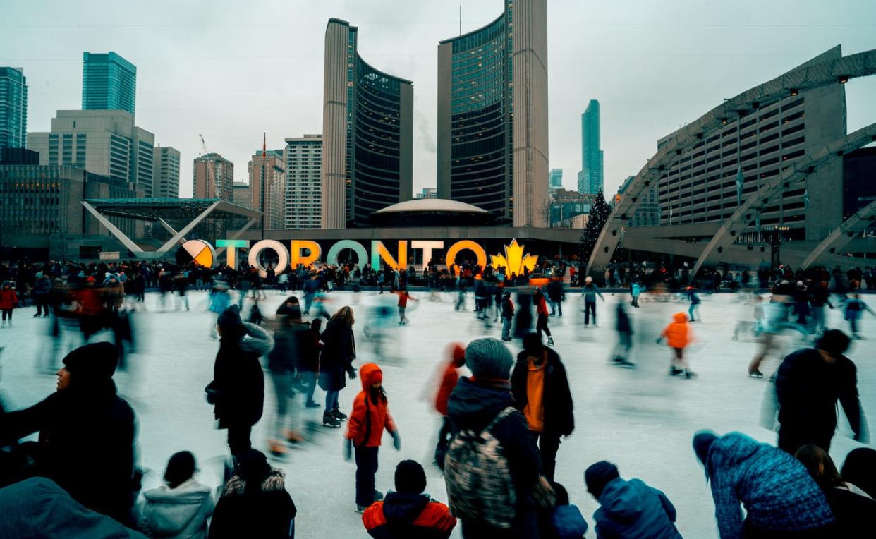 <span class="caption">A new study shows helping strangers is part of ice skating. </span> <span class="attribution"><span class="source">(Sunyu Kim/Unsplash)</span></span>