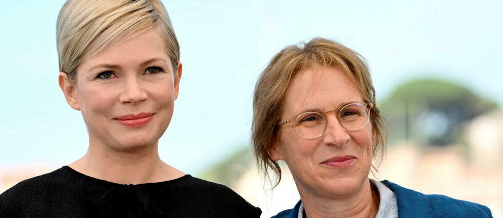 Michelle Williams (à gauche) et Kelly Reichardt lors de la présentation de leur film, « Showing Up », au Festival de Cannes 2022.   - Credit:CHRISTOPHE SIMON / AFP