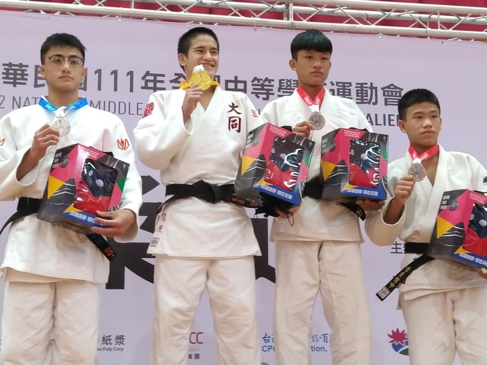 臺北市立大同高中選手莊宜恩榮獲高男組柔道第三級金牌
