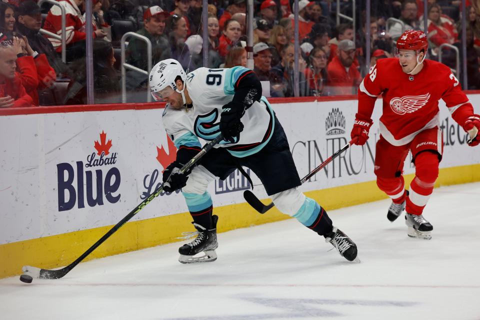 Seattle Kraken right wing Daniel Sprong (91) skates with the puck in the third period against the Detroit Red Wings at Little Caesars Arena on March 2, 2023.