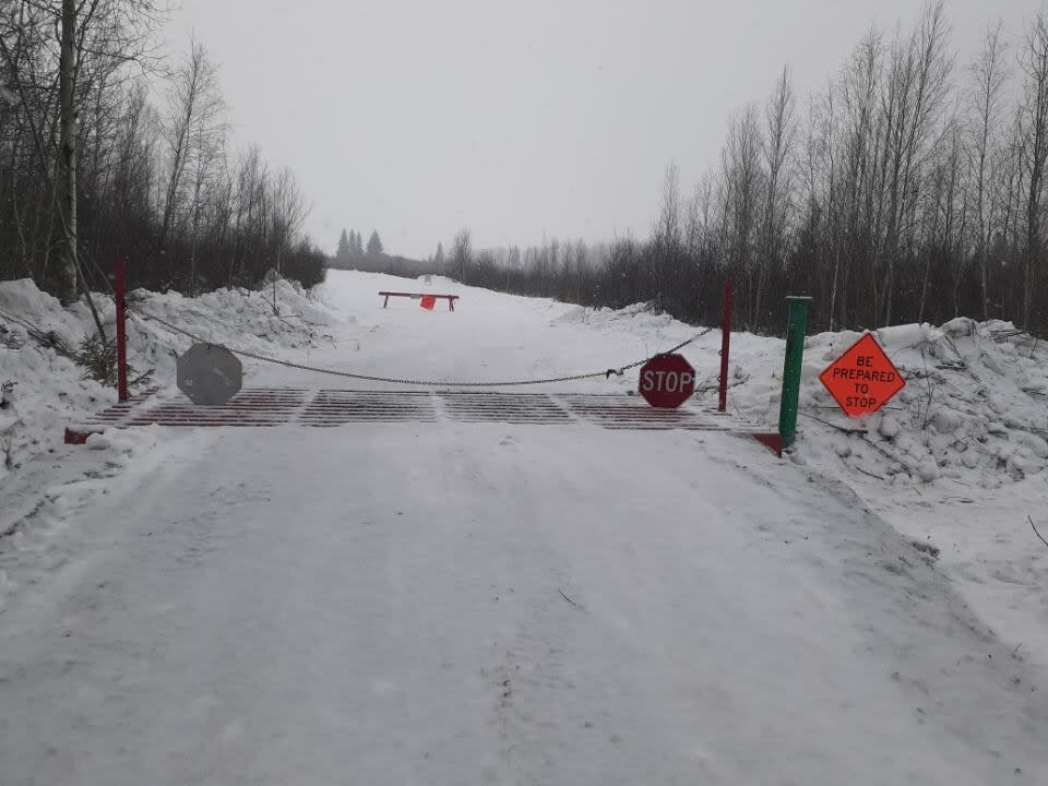 The Fort Chipewyan winter road has been subject to fluctuating temperatures.  (Submitted by Bruce Inglis - image credit)