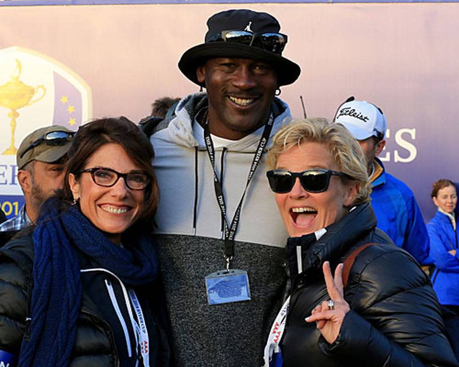 Wie schon am ersten Tag wohnt auch Superstar Michael Jordan dem Geschehen bei und ist naturgemäß ein beliebtes Fotomotiv