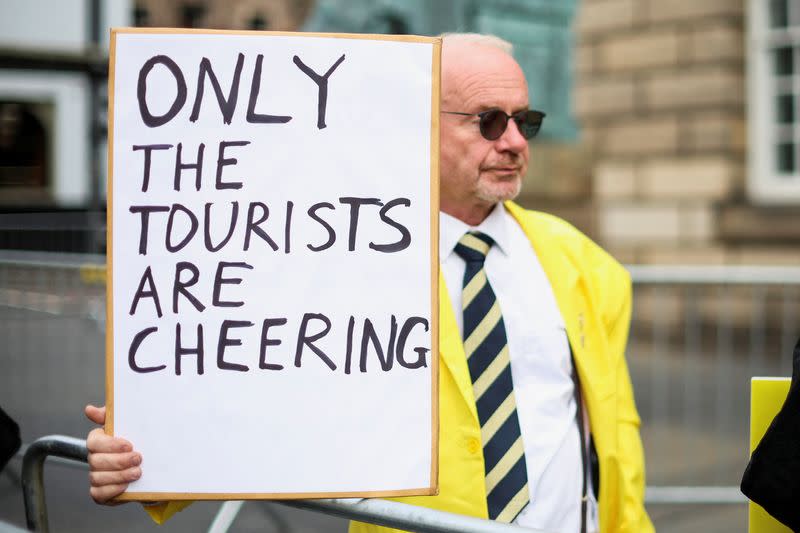 Anti-monarchy protest in Edinburgh