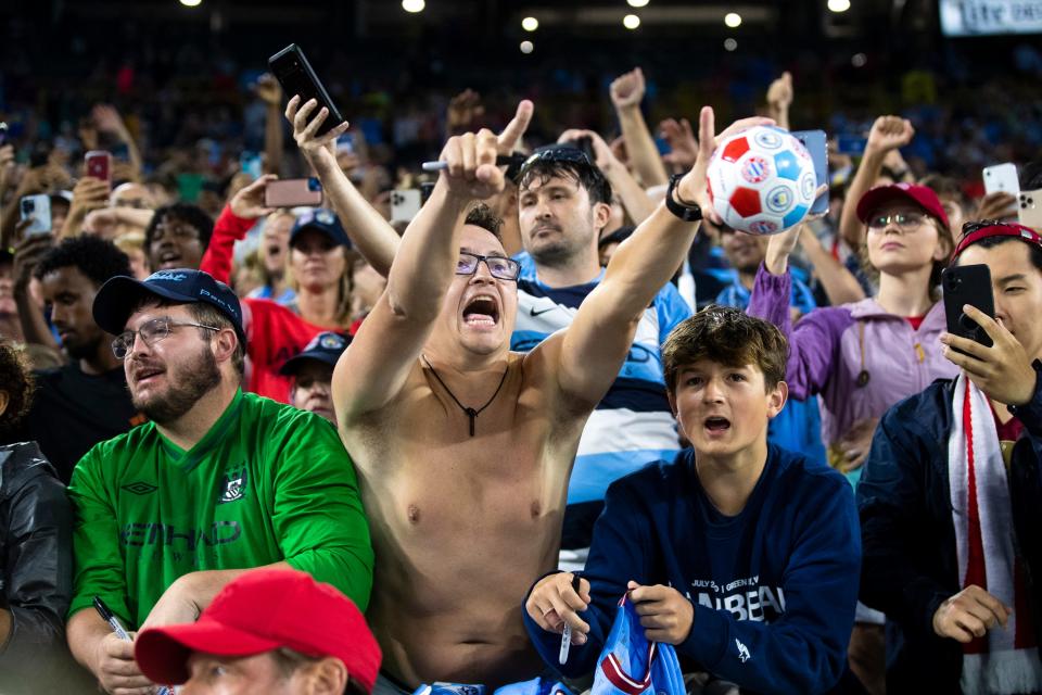 Fans ask players for autographs after the exhibition match between FC Bayern Munich and Manchester City on Saturday, July 23, 2022 at Lambeau Field in Green Bay, Wis. Samantha Madar/USA TODAY NETWORK-Wis 