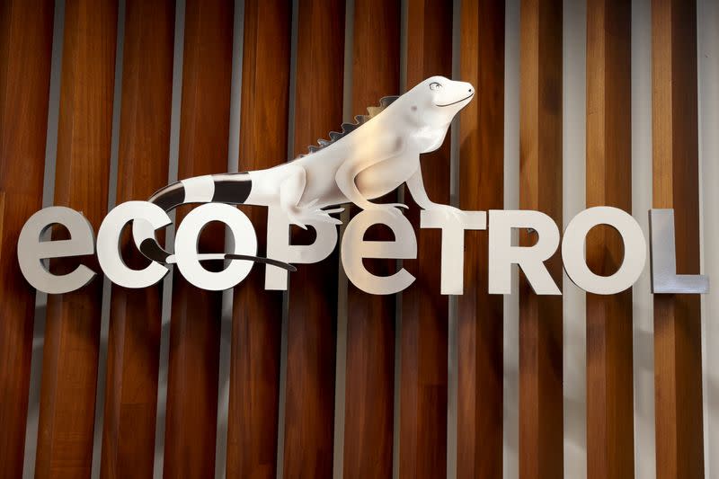 Foto de archivo. El logo de la petrolera colombiana Ecopetrol en su sede en Bogotá