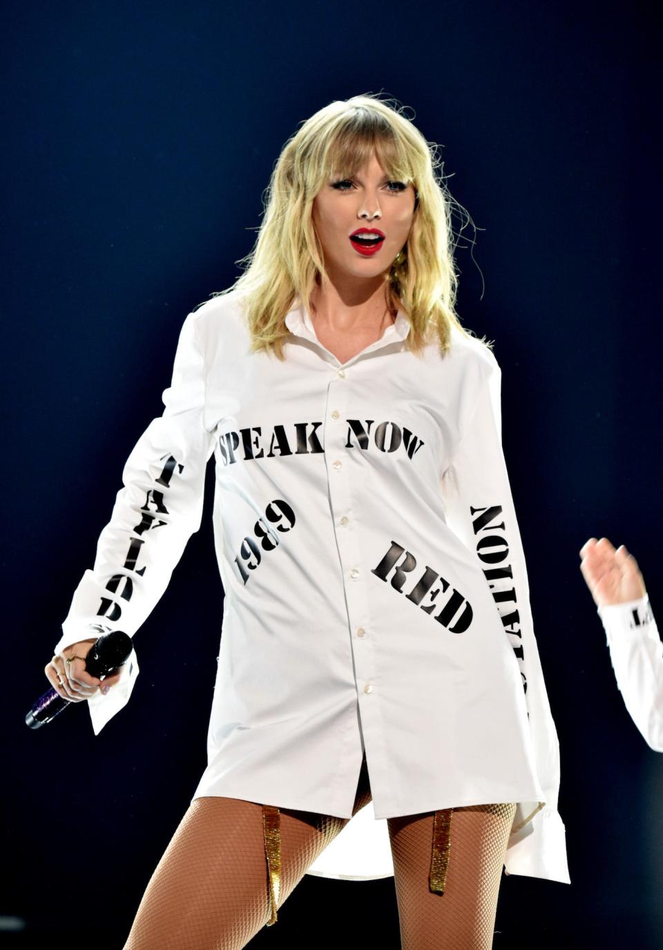 Taylor Swift performs at the American Music Awards in Los Angeles, California, on November 24, 2019.