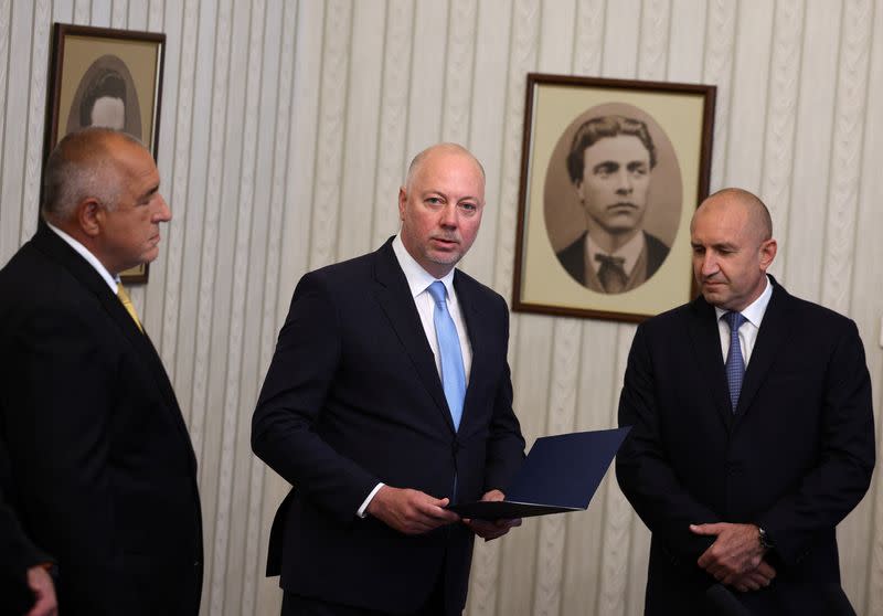 Bulgarian president mandates GERB party to form new government in Sofia