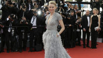 Ebenfalls in Grau: Naomi Watts