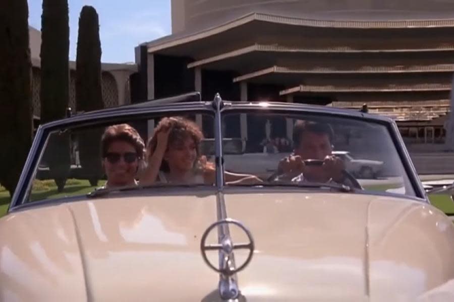 ¿En qué coche viajan Charlie y Raymond en Rain Man?