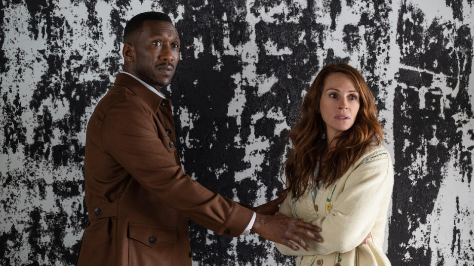 Mahershala Ali and Julia Roberts in Leave the World Behind