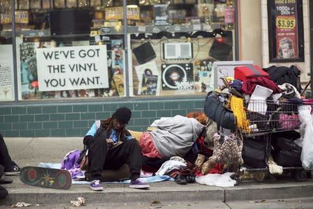 People gather on the sidewalk along Telegraph Avenue in Berkeley, December 9, 2014. REUTERS/Robert Galbraith