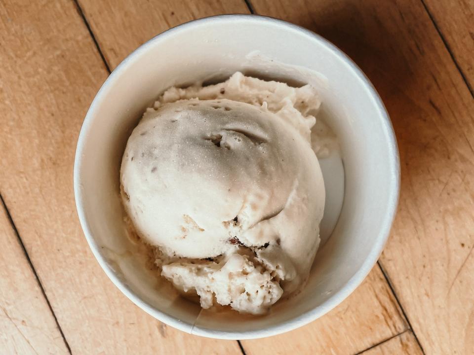 scoop of butter pecan ice cream from baskin robbins