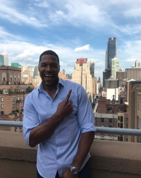 <p><span>Otra de las experiencias incluye al presentador y jugador de la NFL Michael Strahan, quien te llevará a Chelsea Piers a jugar golf. Foto: Instagram.com/michaelstrahan</span> </p>