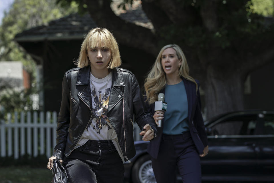 CLICKBAIT (L to R) ZOE KAZAN as PIA BREWER and KATE LISTER as JEANNINE MURPHY in episode 103 of CLICKBAIT Cr. BEN KING/NETFLIX © 2021