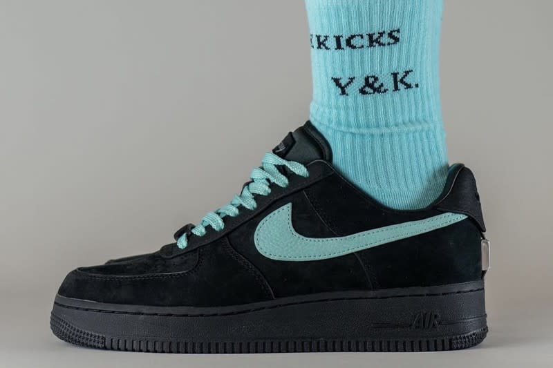 Nike Air Force 1 Teal: The Fun and Vibrant Sneaker Perfect for Any Outfit