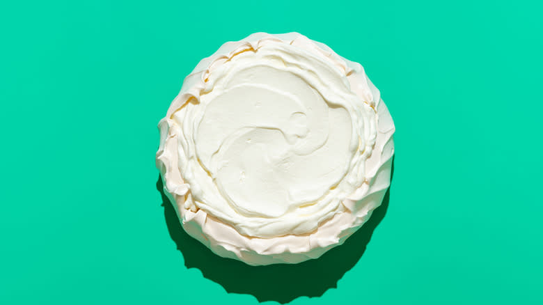 Meringue cake